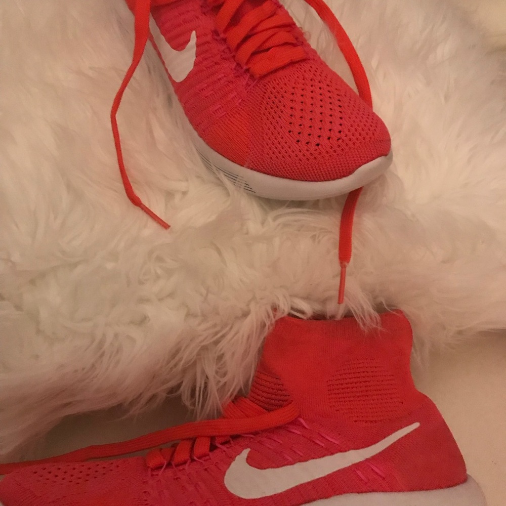 Women’s Hot Pink Nike Lunarepic Flyknit